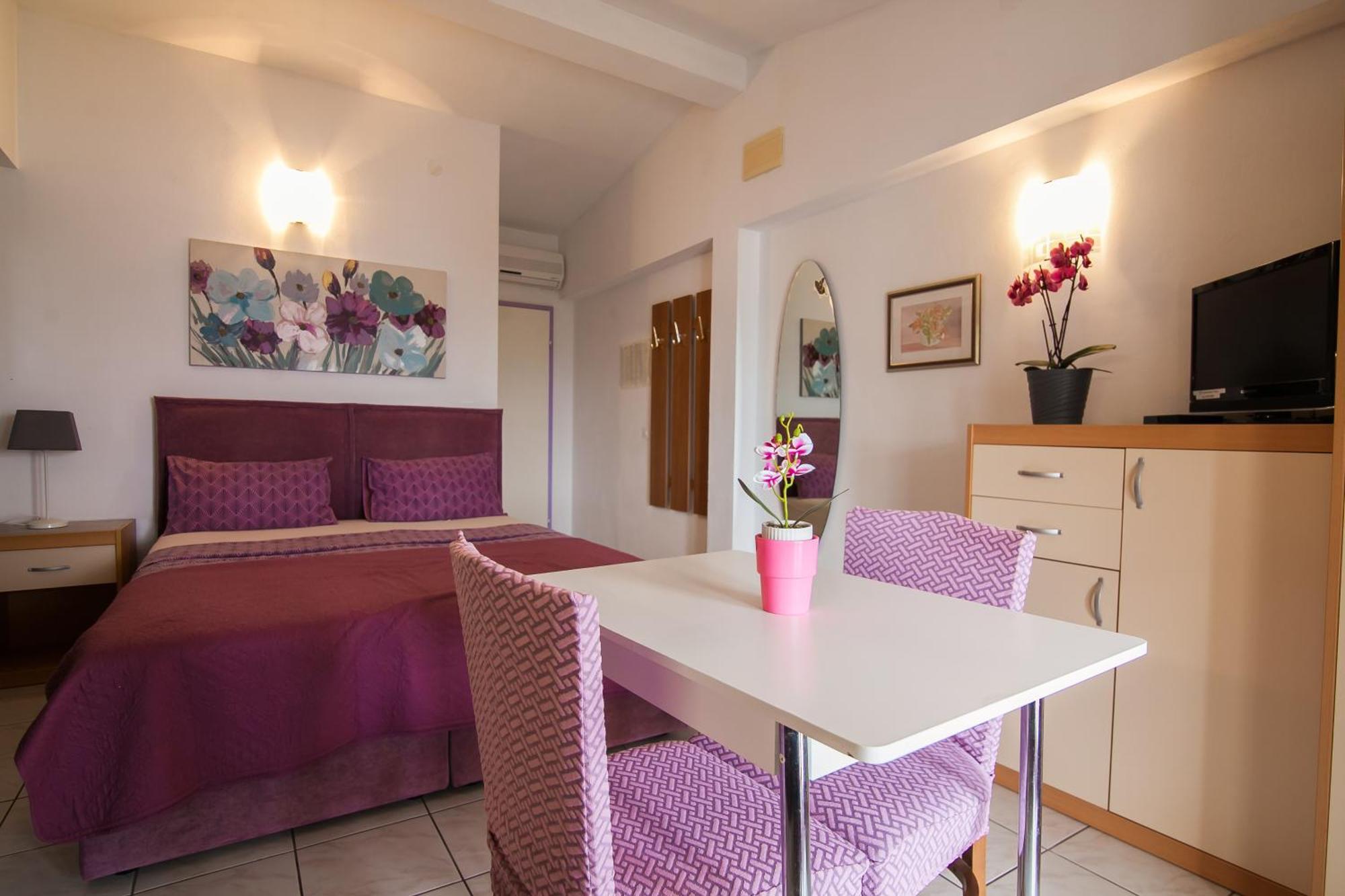 Apartments Paula Бол Экстерьер фото