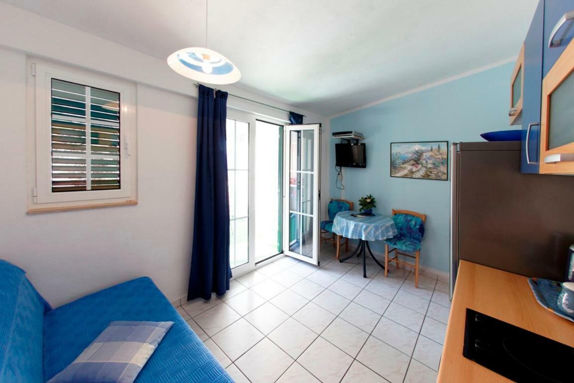 Apartments Paula Бол Экстерьер фото